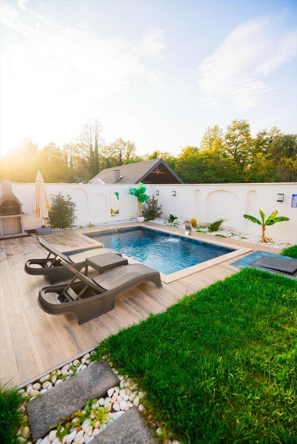 listing card gallery