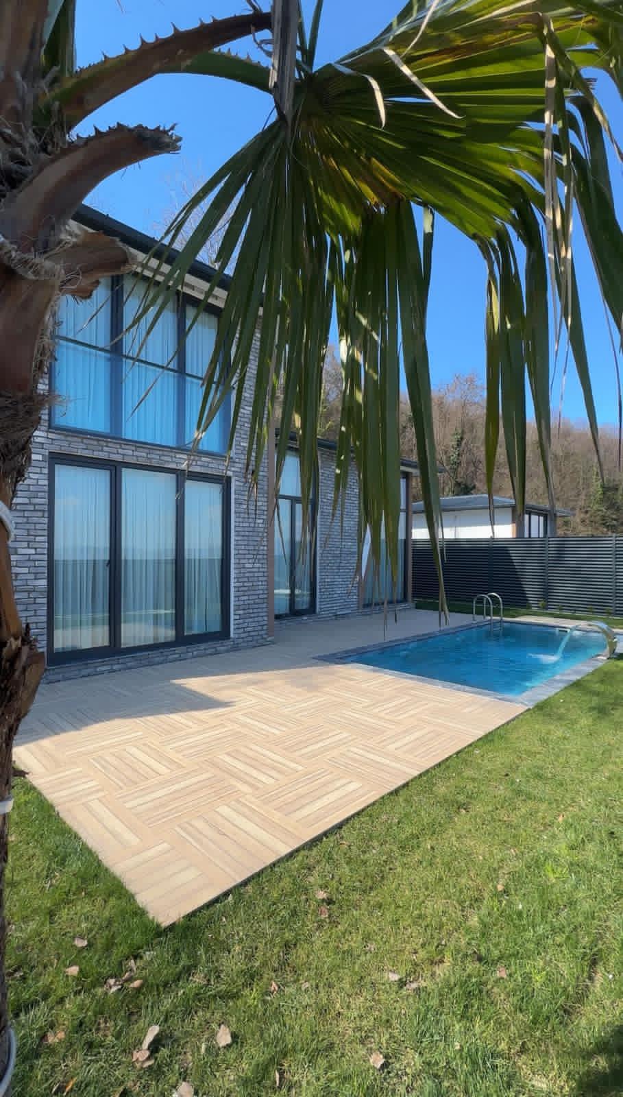 listing card gallery