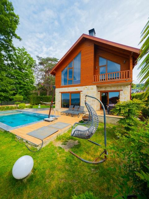 listing card gallery