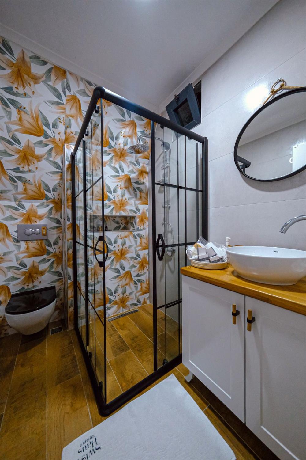 listing card gallery