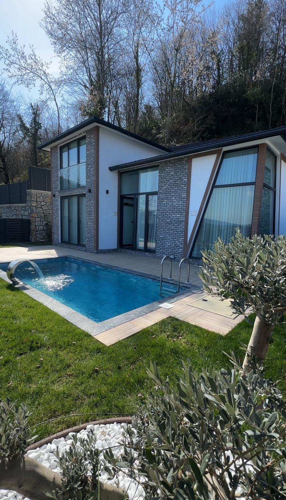 listing card gallery