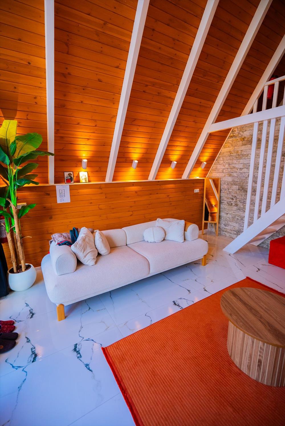 listing card gallery