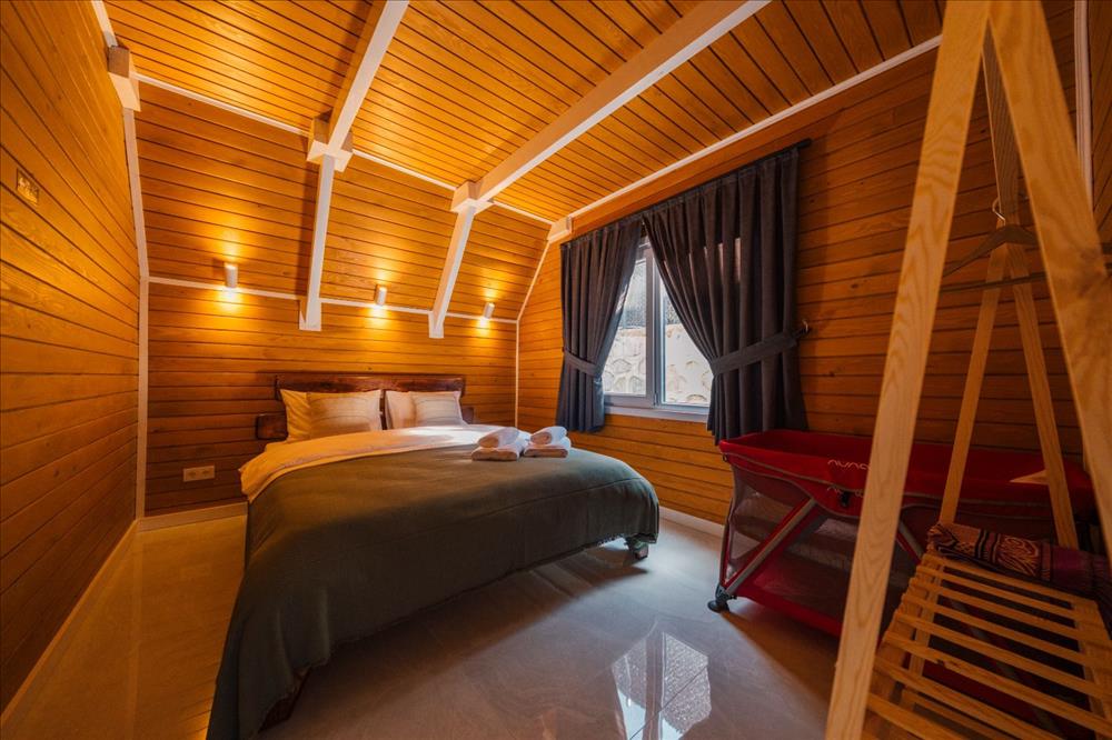 listing card gallery