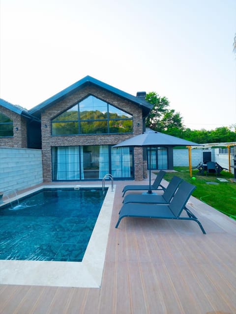 listing card gallery