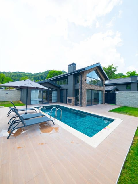 listing card gallery