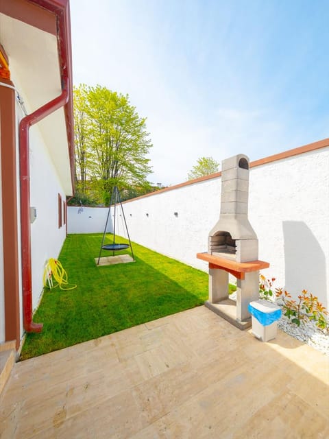 listing card gallery