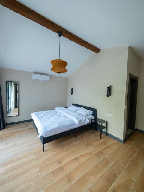 listing card gallery