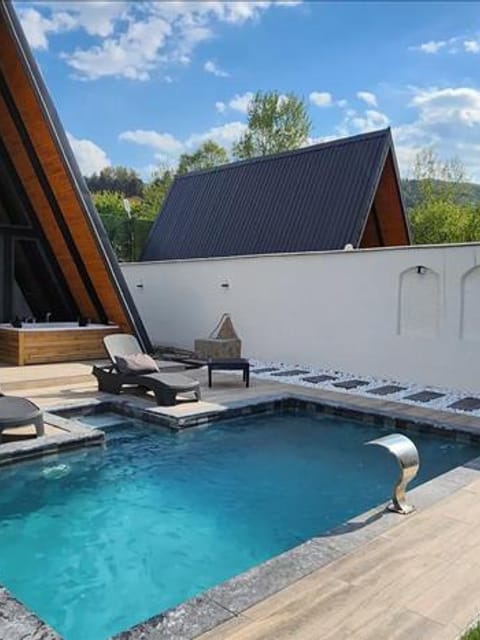 listing card gallery