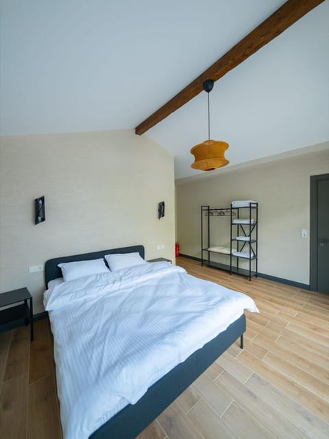 listing card gallery