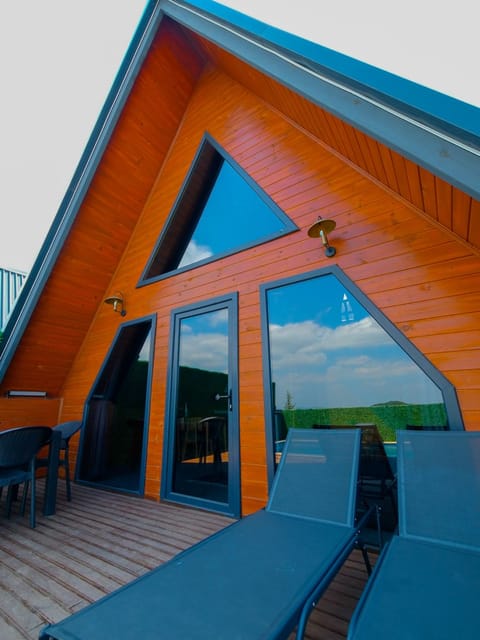 listing card gallery