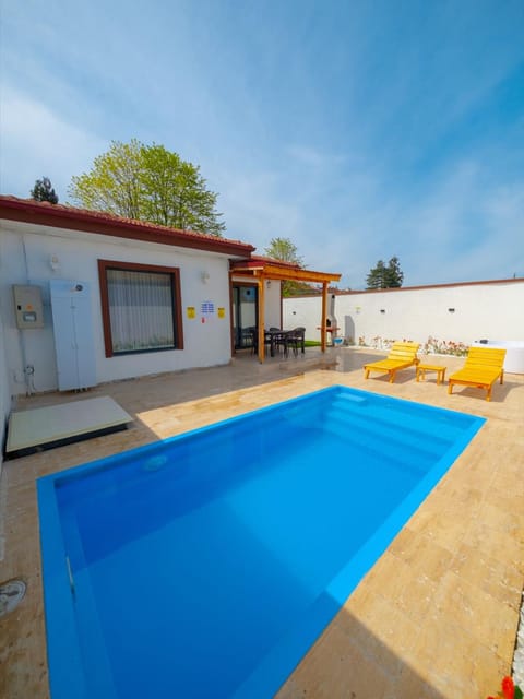 listing card gallery