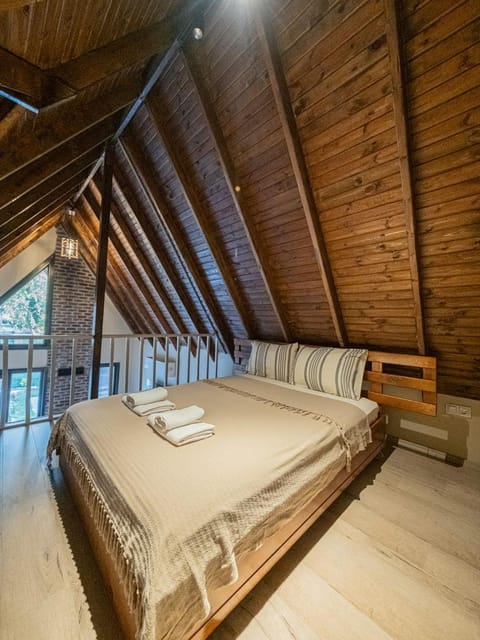 listing card gallery