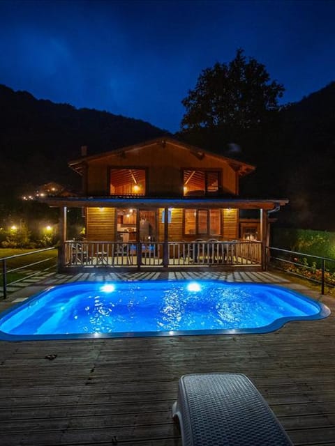 listing card gallery