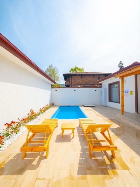 listing card gallery