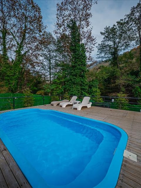 listing card gallery