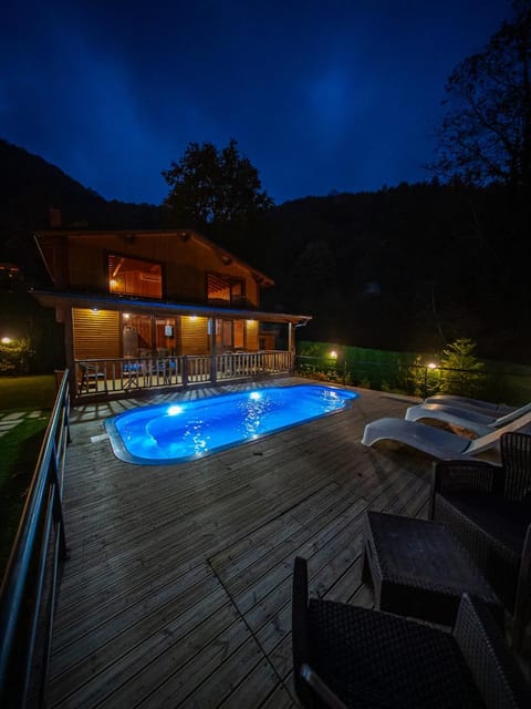 listing card gallery