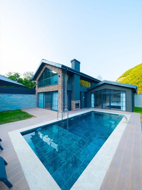 listing card gallery