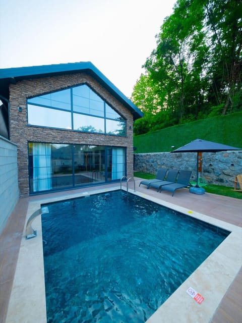 listing card gallery