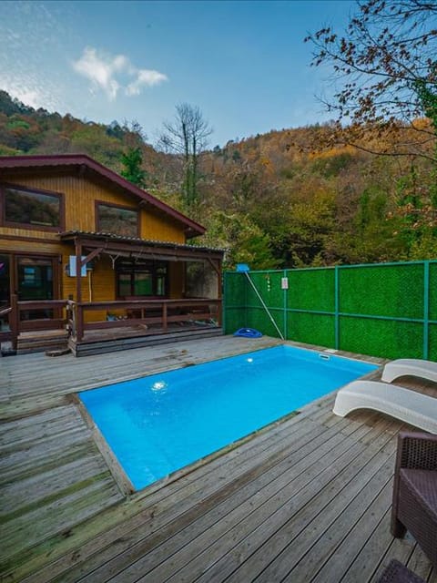 listing card gallery