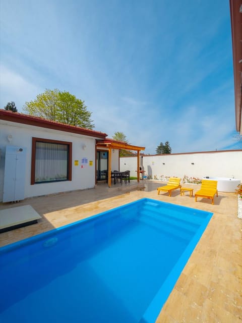 listing card gallery