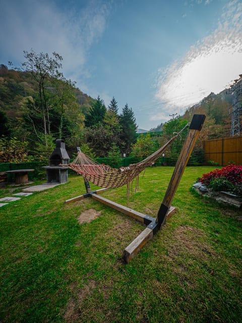 listing card gallery