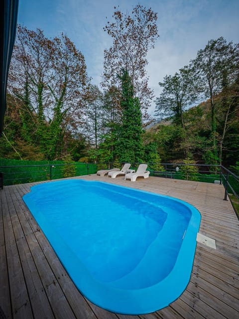 listing card gallery